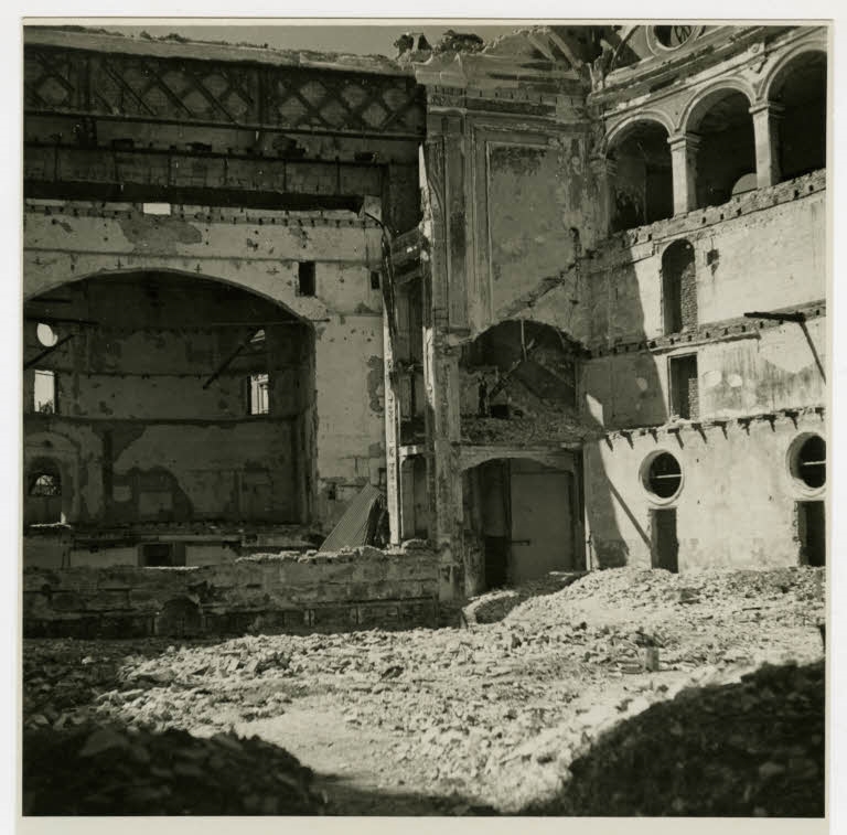 Il Teatro Dal Verme dopo i bombardamenti del 1943